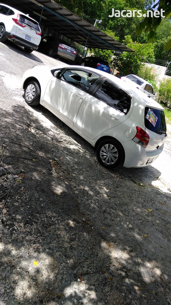 Toyota Vitz 1,3L 2010-3