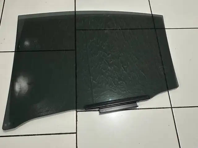 2018 Subaru G4 / Impreza Right Rear Door Glass, Kingston