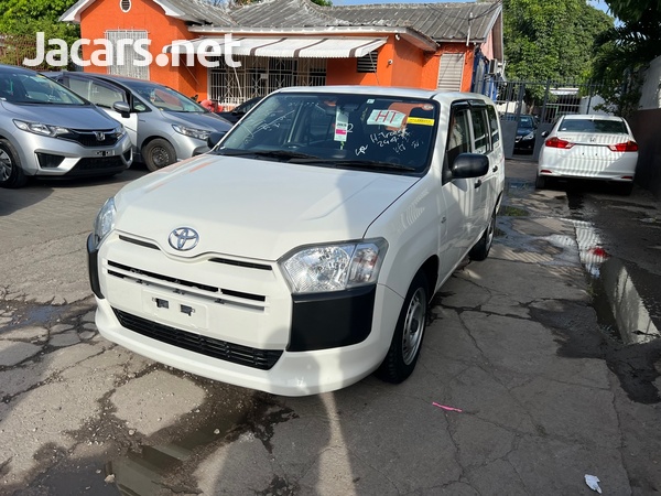 Toyota Probox 1,5L 2017-1