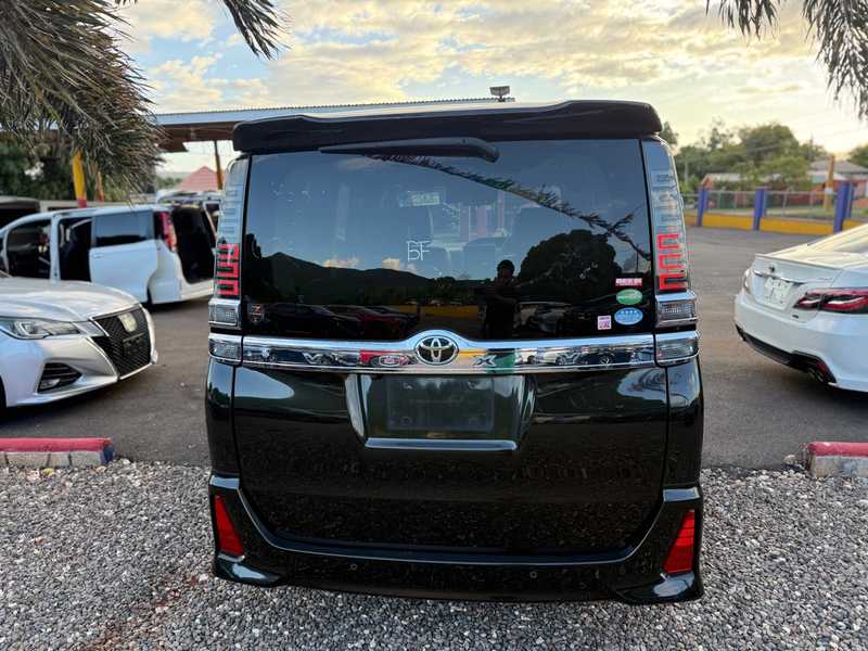 Toyota Voxy 2,0L 2019 JA$3,900,000 №2511718 in Saint Elizabeth