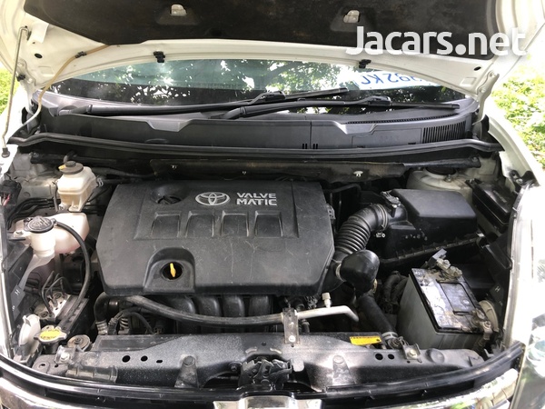 Toyota Isis 1,8L 2013-11