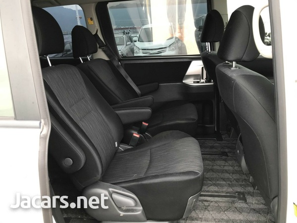 Toyota Noah 2,0L 2013-11