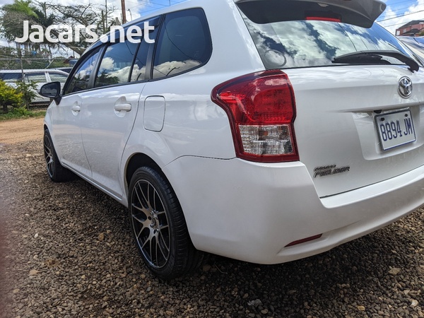 Toyota Fielder 1,4L 2014-10