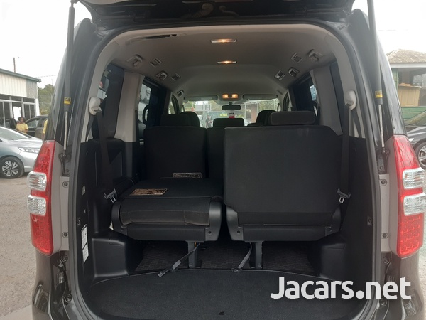 Toyota Noah 2,0L 2012-9