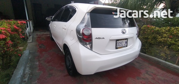 Toyota Aqua 1,5L 2014-7