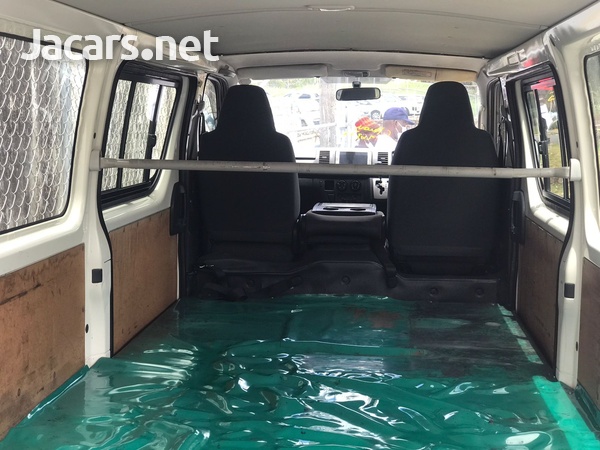 Toyota Hiace 2,5L 2012-4
