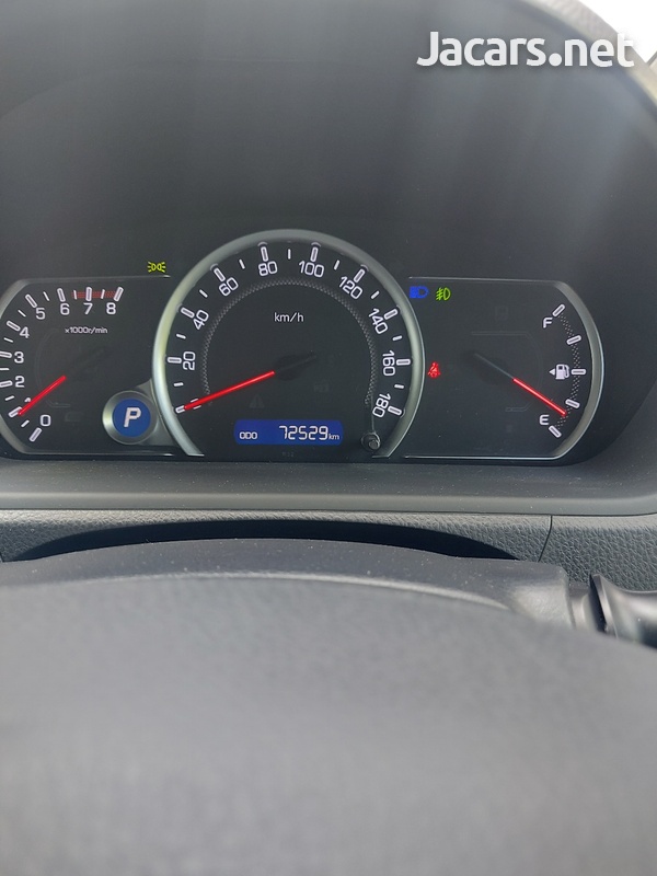 Toyota Noah 2,0L 2014-7