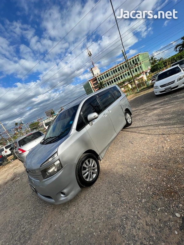 Toyota Voxy 2,0L 2010-11