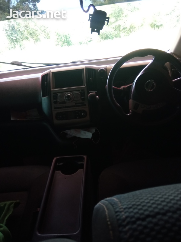 Nissan Serena 2,0L 2010-1
