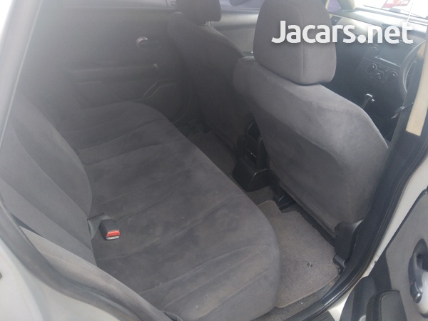 Nissan Tiida 1,5L 2010-4