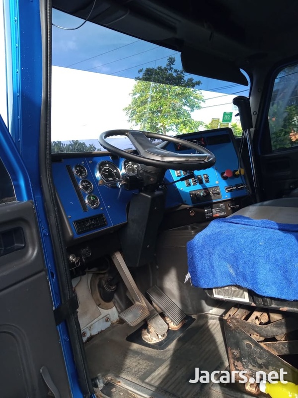 9100 International day cab-2