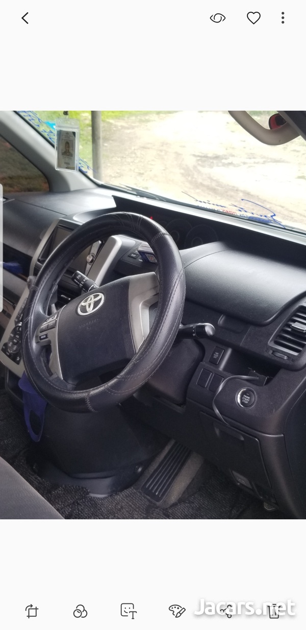 Toyota Noah 2,0L 2011-11