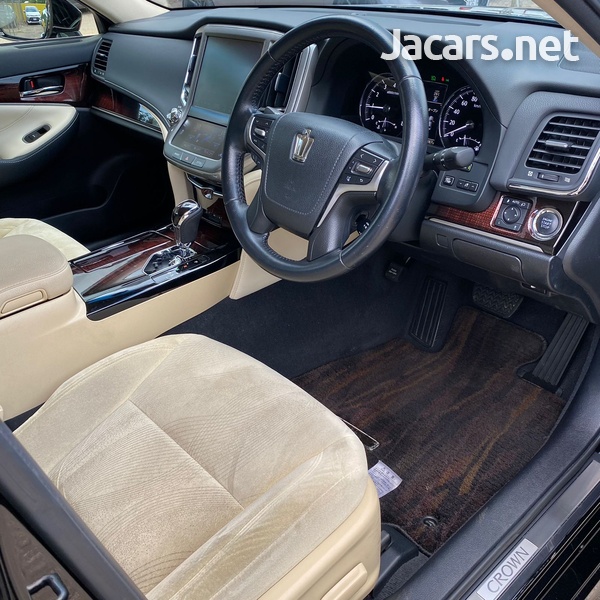 Toyota Crown 2,5L 2016-8