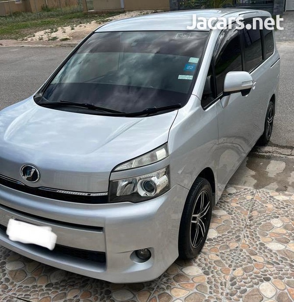 Toyota Voxy 1,9L 2012-2