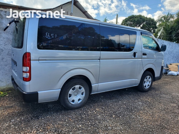 Toyota Hiace 3,0L 2015-4