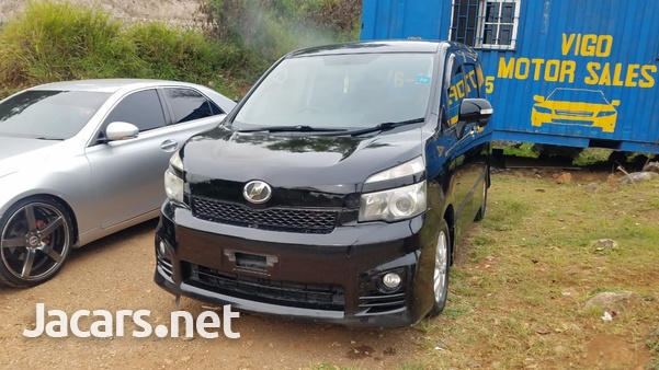 Toyota Voxy 2,0L 2011-4