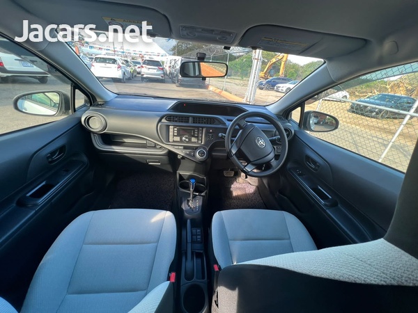 Toyota Aqua 1,5L 2017-3