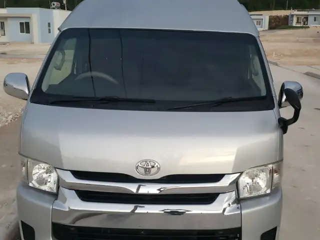 2017 Toyota Hiace GL, Saint James