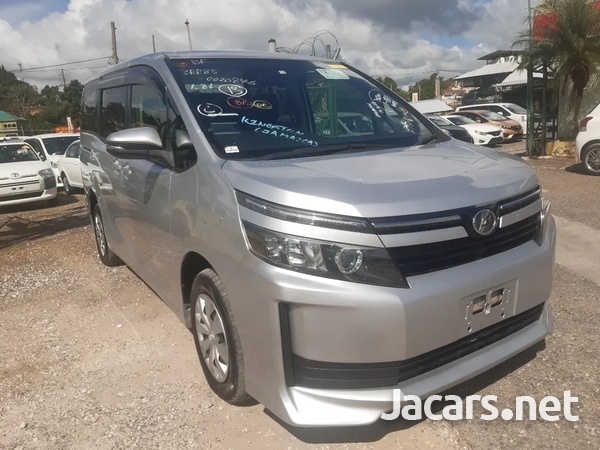 Toyota Voxy 2,0L 2014-1