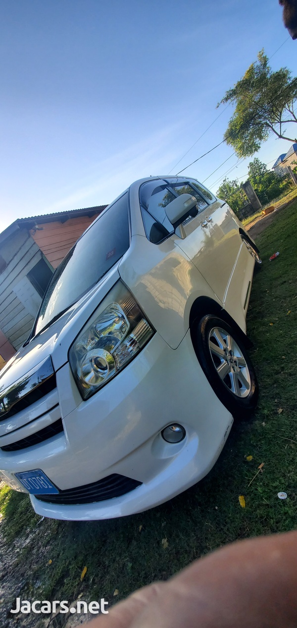 Toyota Noah 2,5L 2010-5