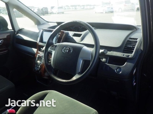 Toyota Noah 2,0L 2013-3