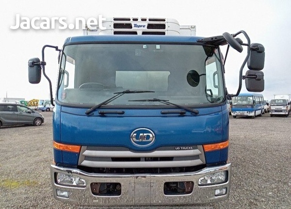2012 UD 8 Ton Box Truck-1