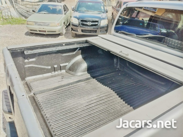 Nissan Navara 2,4L 2010-8