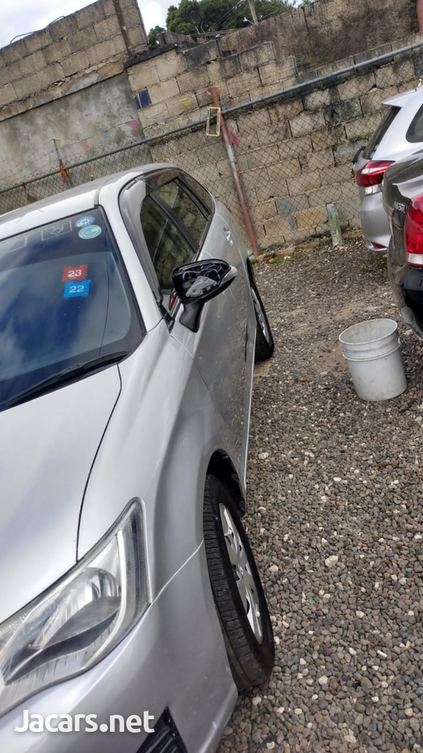 Toyota Fielder 1,6L 2014-8