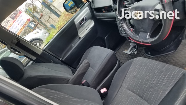 Toyota Voxy 2,0L 2011-8