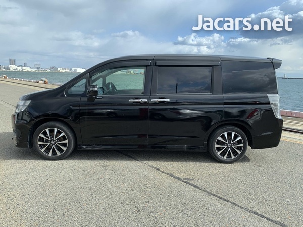 Honda Stepwgn 2,0L 2013-5
