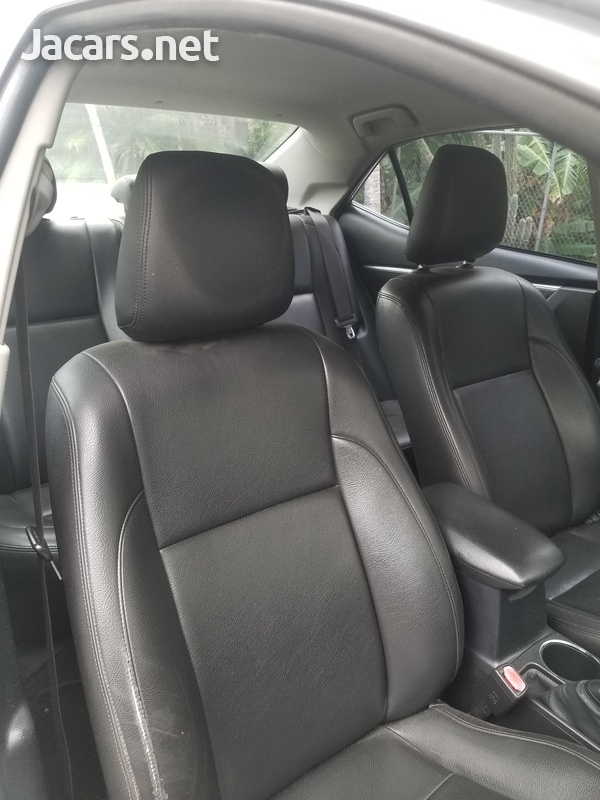 Toyota Corolla Altis 1,6L 2016-8