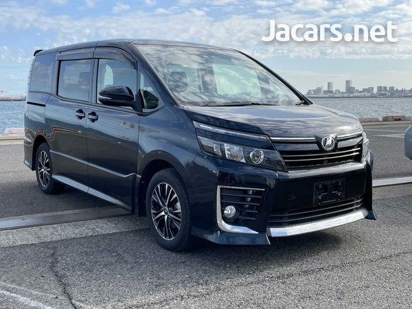 Toyota Voxy 2,0L 2014