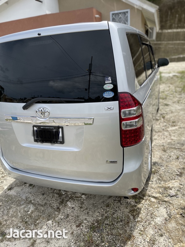 2011 Toyota Noah-5