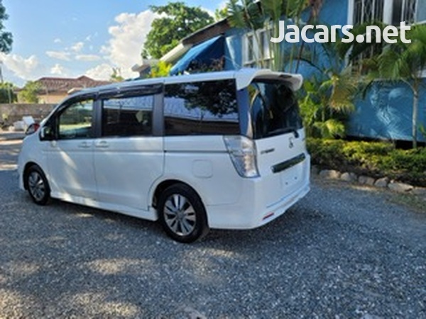 Honda Stepwgn Spada 2,0L 2013-3