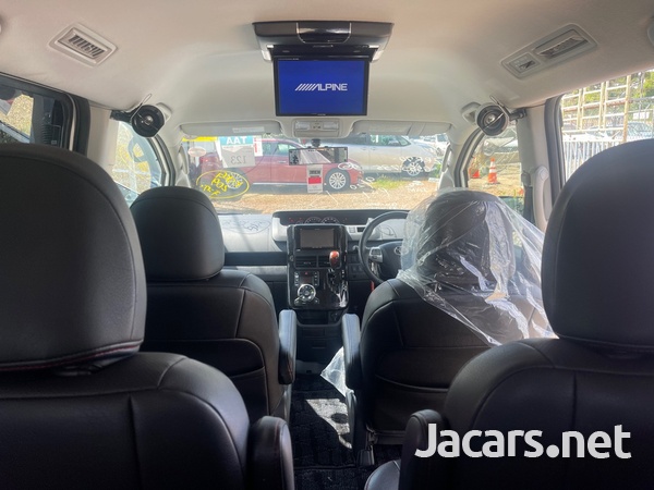Toyota Noah 2,0L 2013-8