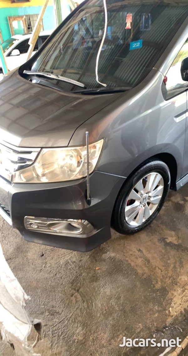 Honda Stepwgn 2,0L 2011-3