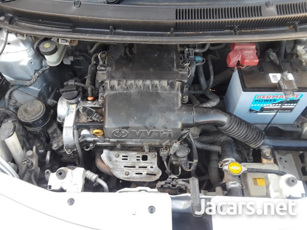 Toyota Belta 1,3L 2012-5