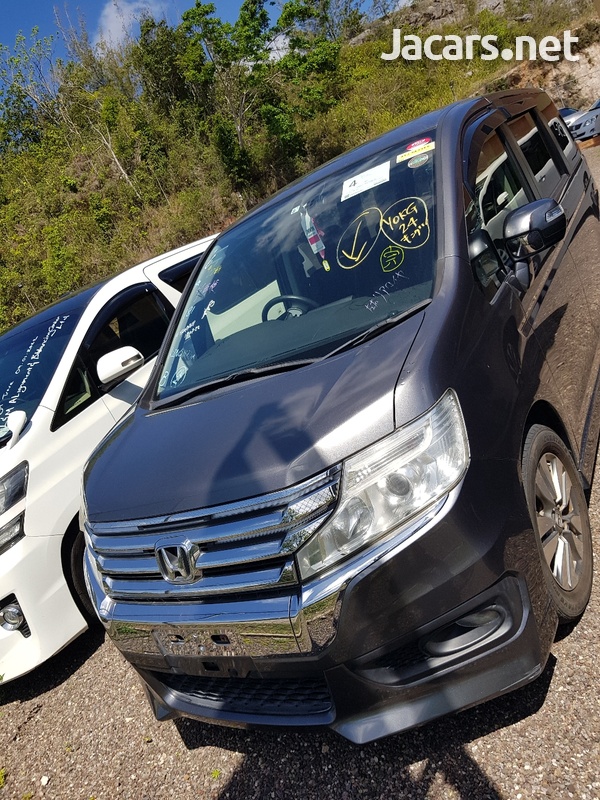 Honda Stepwgn Spada 2,0L 2013-10
