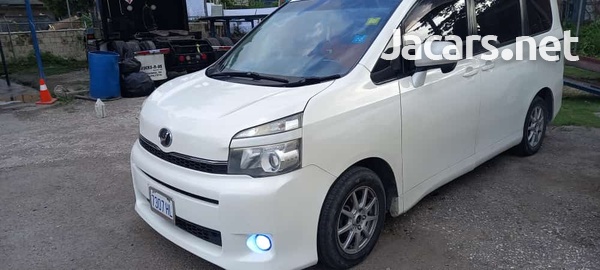 Toyota Voxy 2012-14