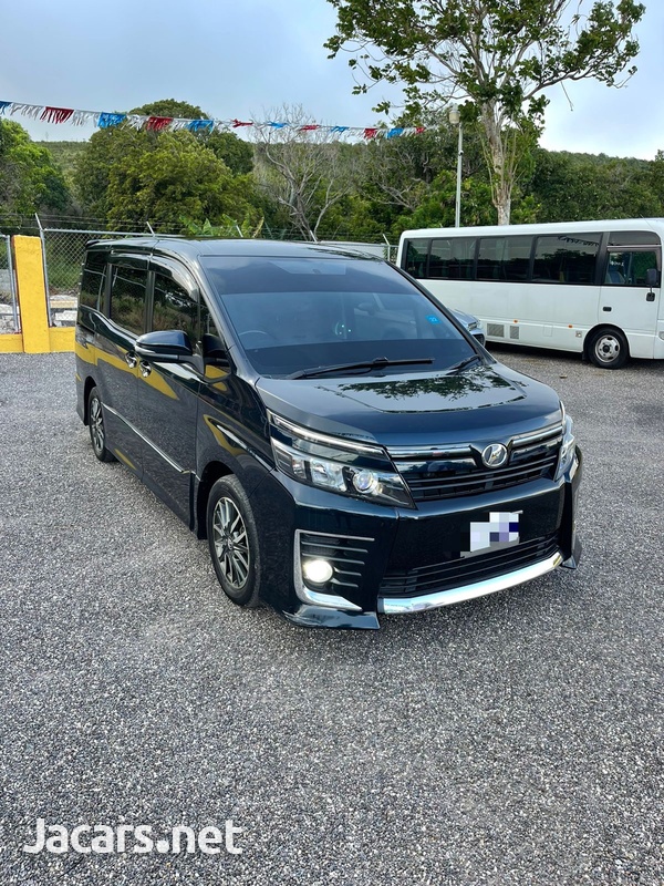 Toyota Voxy 2,0L 2015-2