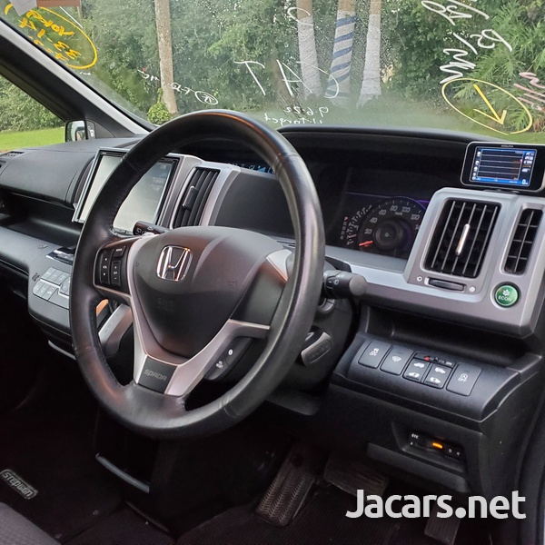 Honda Stepwgn Spada 2,0L 2013-7