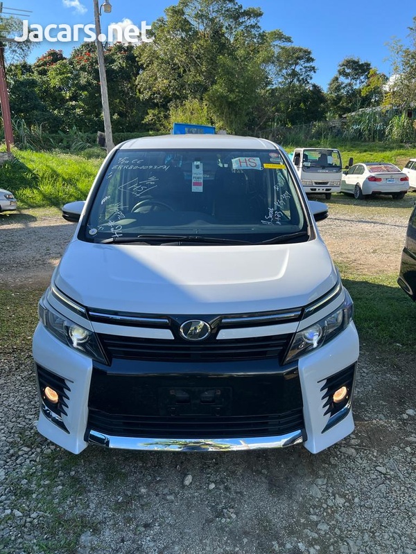 Toyota Voxy 2,0L 2014-1