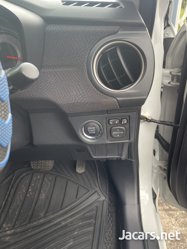 Toyota Fielder 1,8L 2012-8
