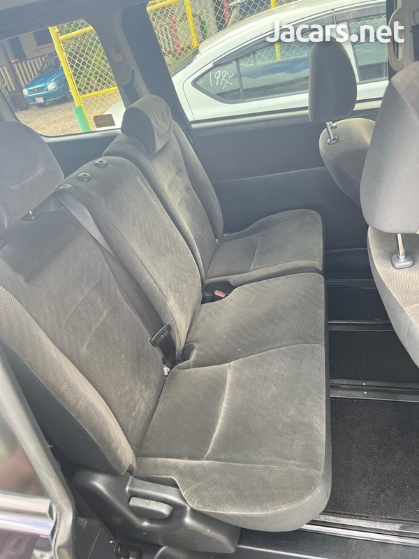 Toyota Voxy 2,0L 2011-2
