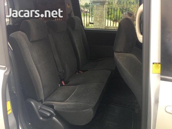 Toyota Voxy 2,0L 2011-4