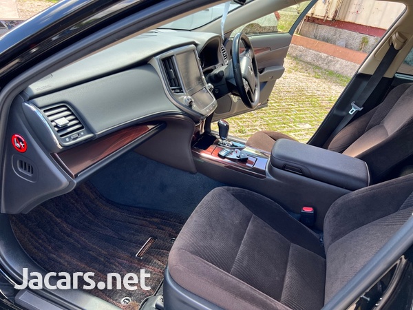 Toyota Crown 2,5L 2015-10