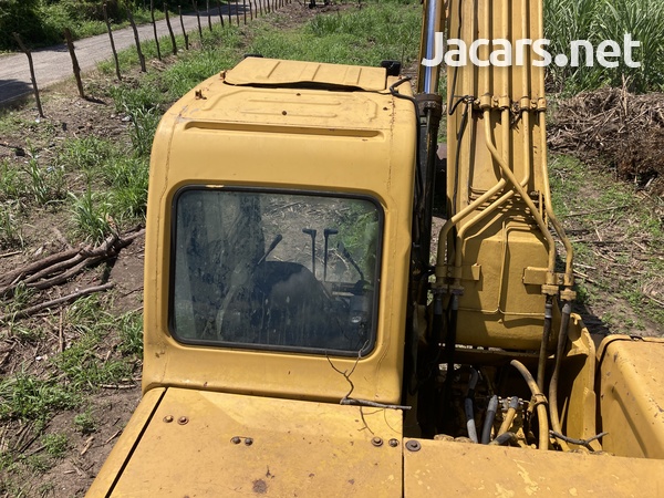 Komatsu PC200 Excavator-7