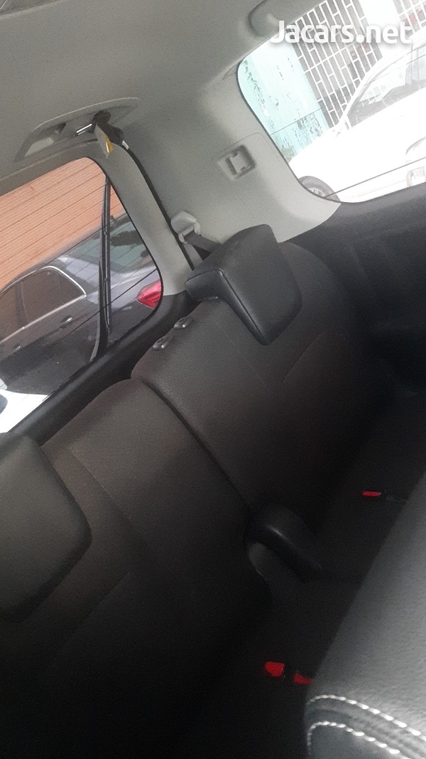 Toyota Voxy 2,0L 2013-9
