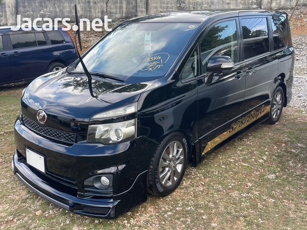 Toyota Voxy 2,0L 2013-4