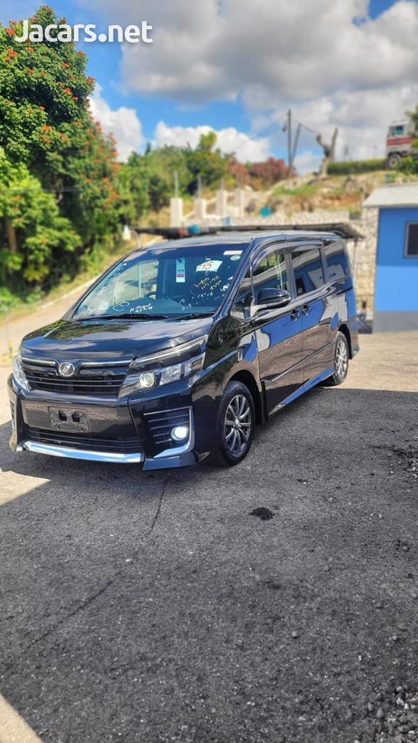 Toyota Voxy 2,0L 2014-1